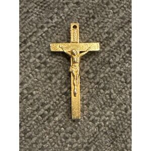 VINTAGE GOLD TONE INRI CRUCIFIX CROSS CHARM PENDANT 1.1/4" X 5/8"